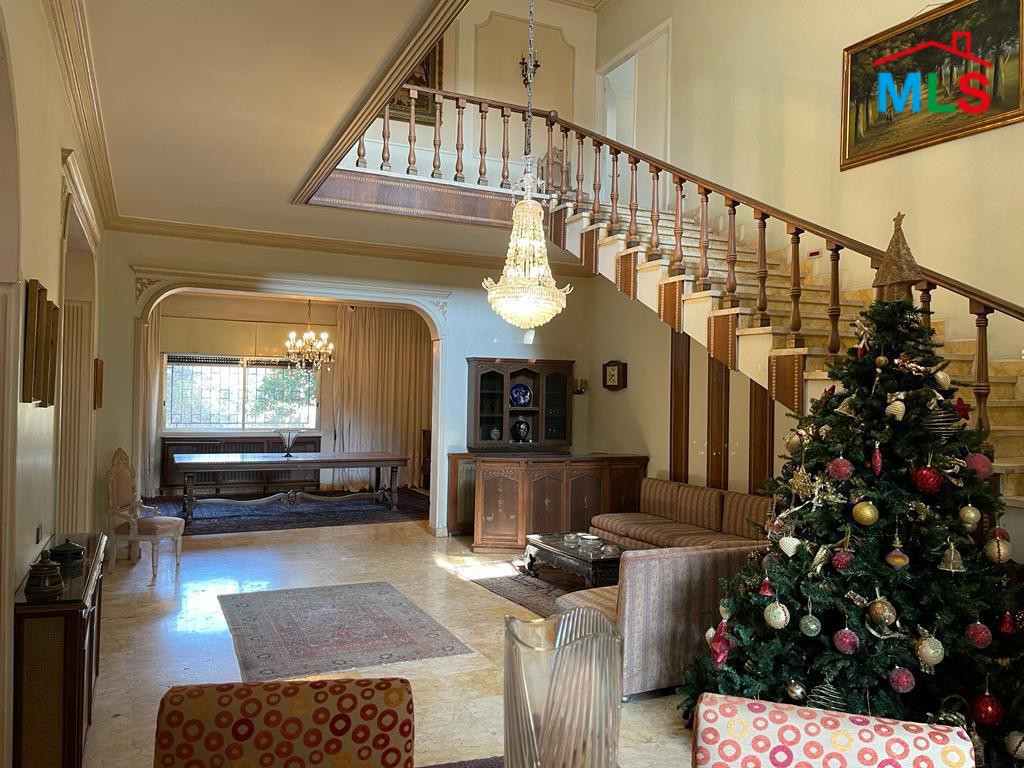 A Traditional Old House With Garden for Sale In Mansourieh