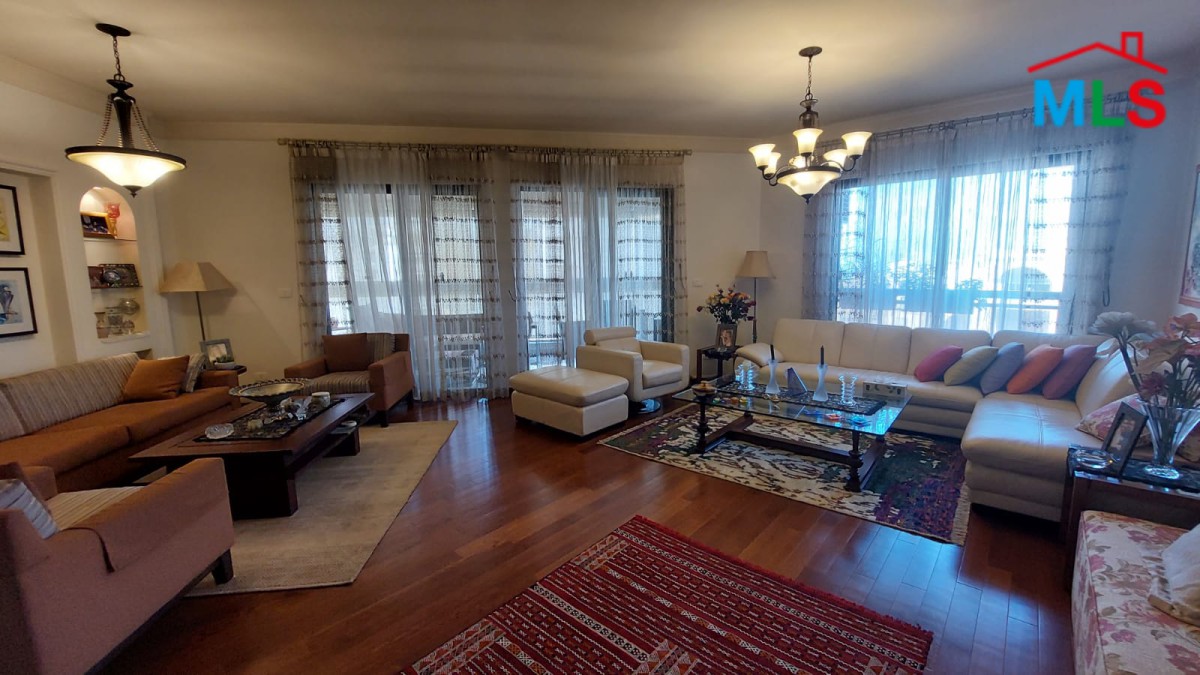 3-Bedroom Apartment for Sale In Hamra, Ras Beirut