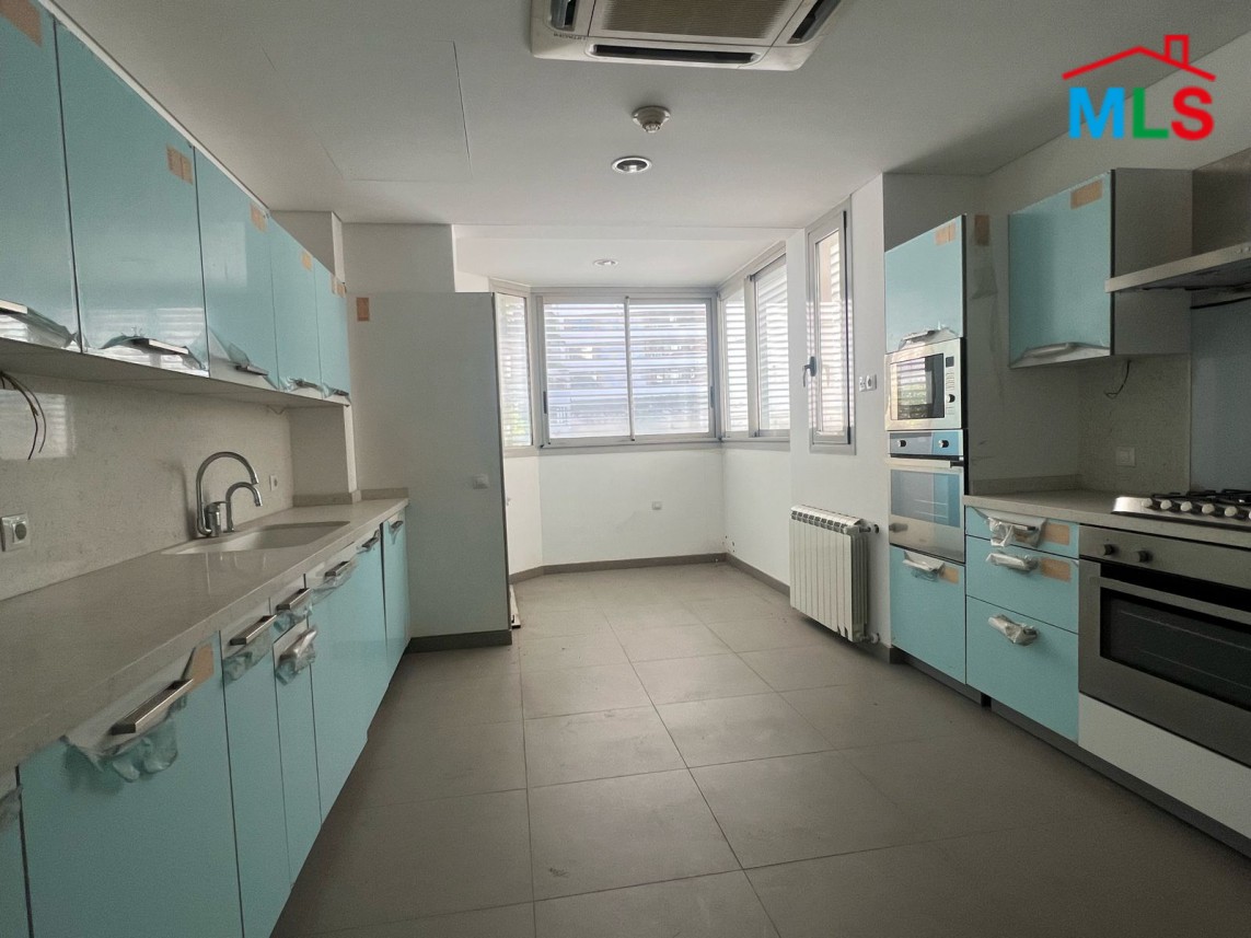4-Bedroom Apartment for Sale In Achrafieh Carré D'or