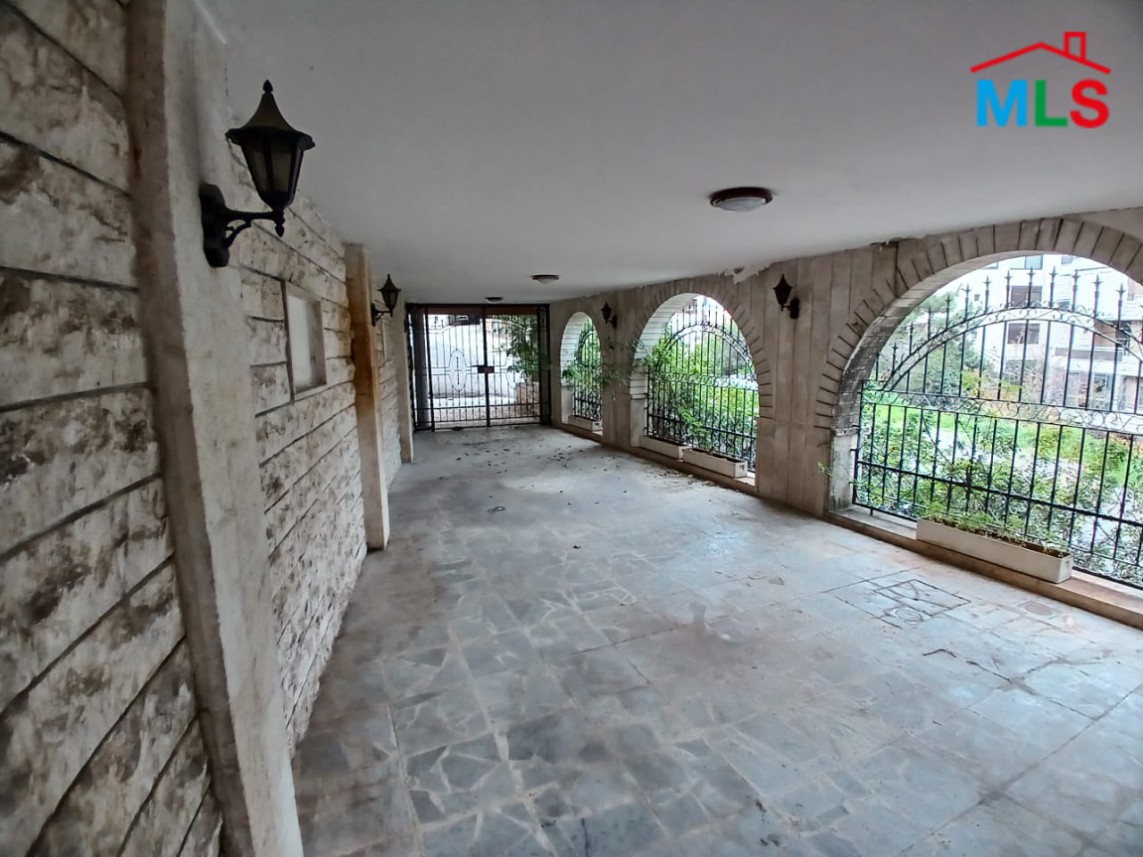 Spacious Traditional Villa On Land For Sale In Rabweh