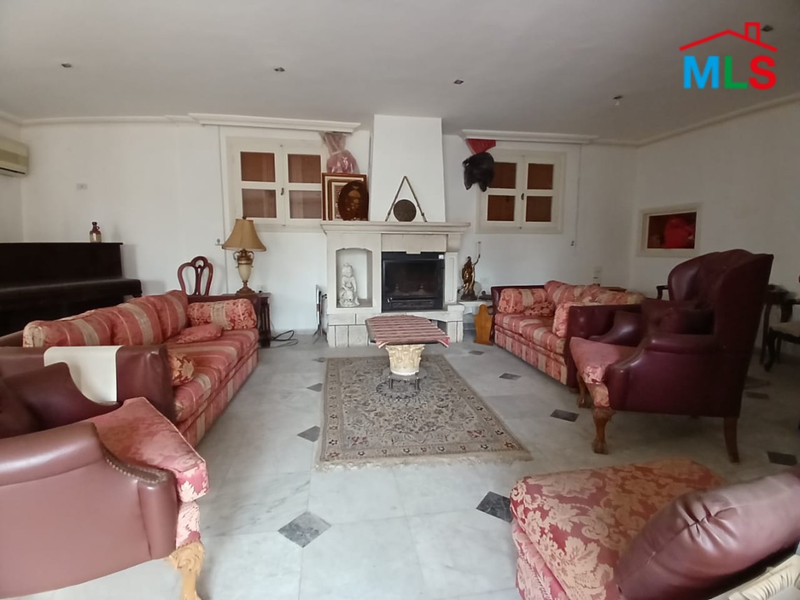 Spacious Traditional Villa On Land For Sale In Rabweh
