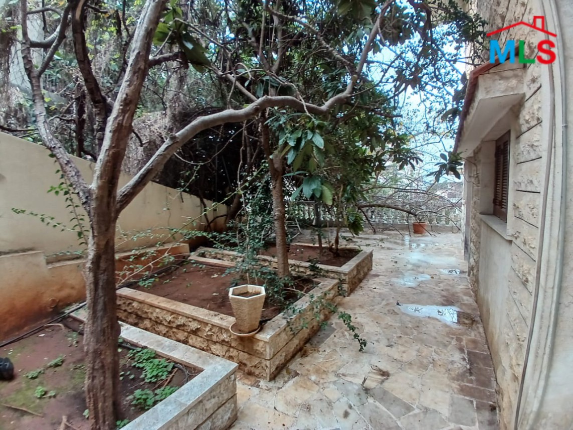 Spacious Traditional Villa On Land For Sale In Rabweh