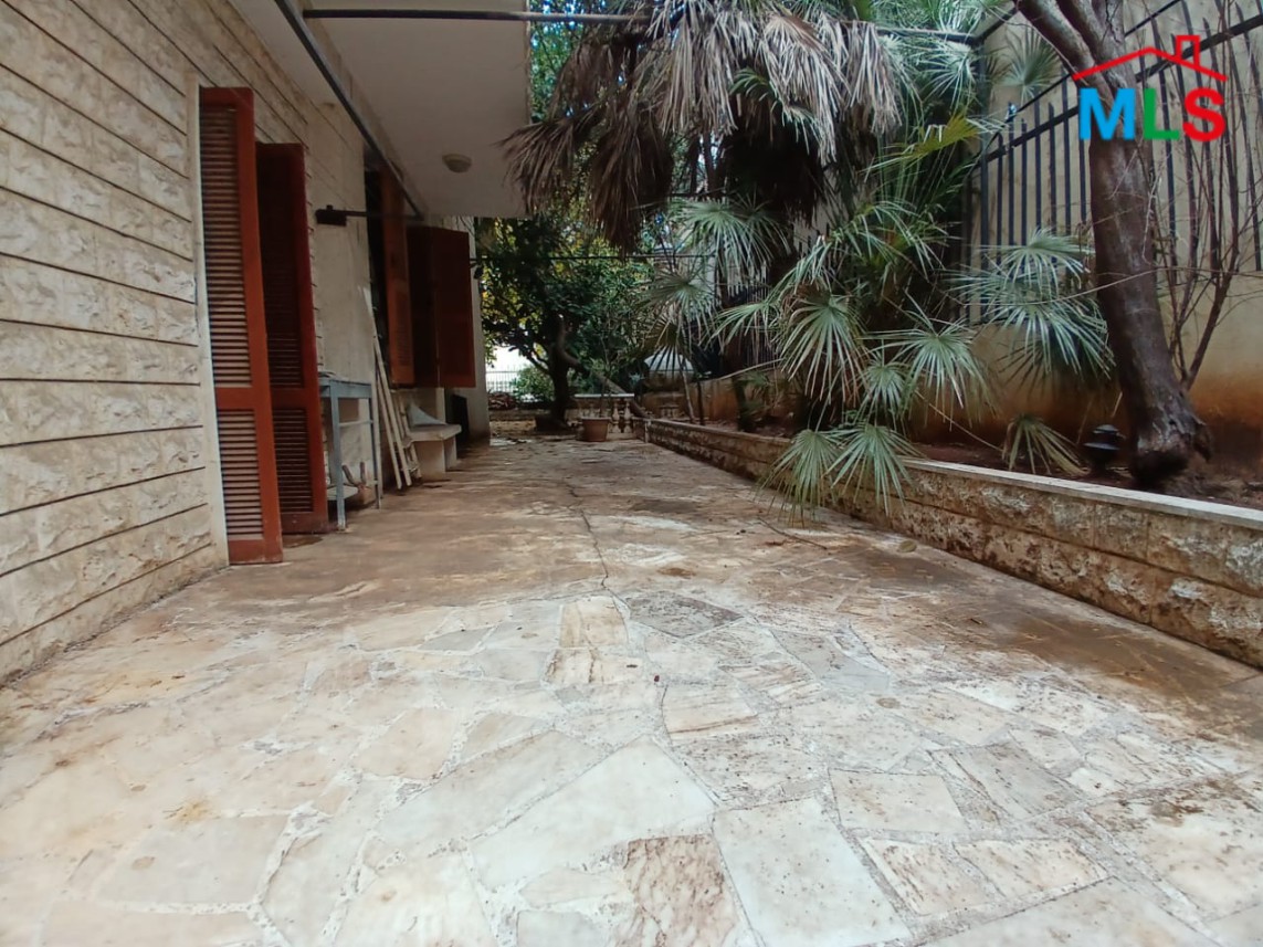 Spacious Traditional Villa On Land For Sale In Rabweh