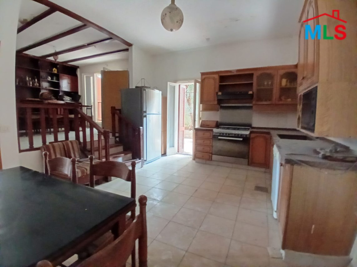 Spacious Traditional Villa On Land For Sale In Rabweh