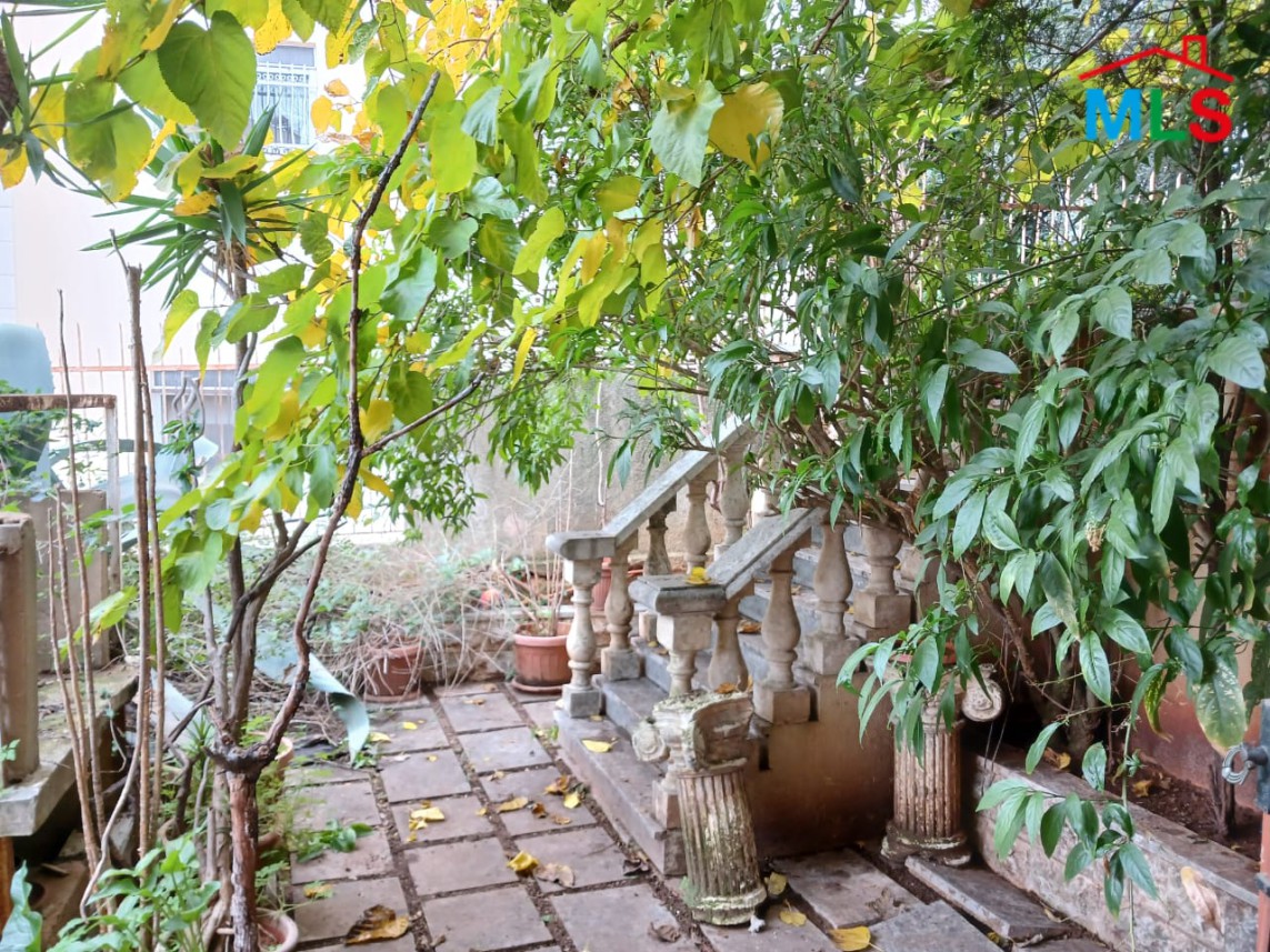 Spacious Traditional Villa On Land For Sale In Rabweh