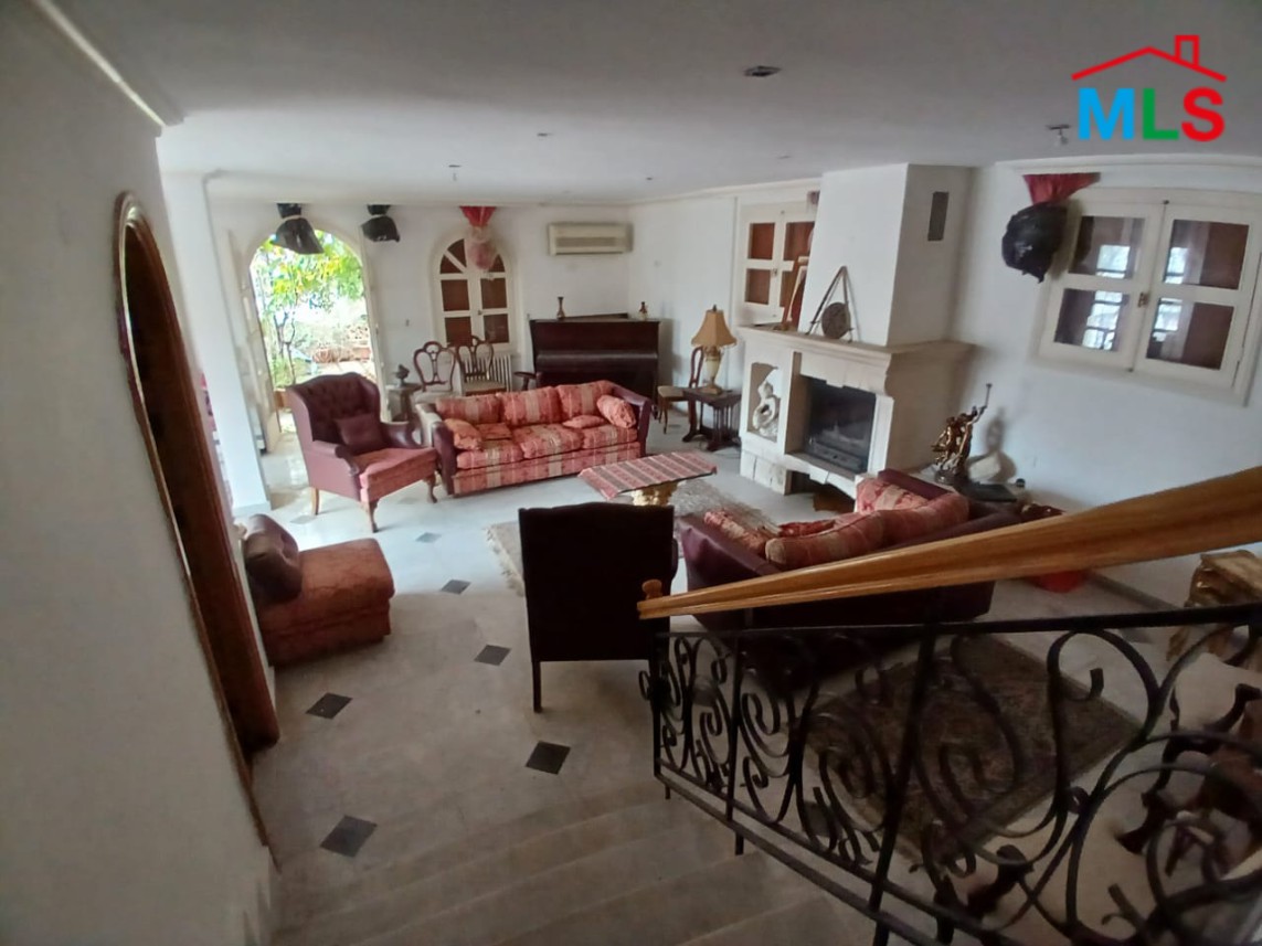 Spacious Traditional Villa On Land For Sale In Rabweh
