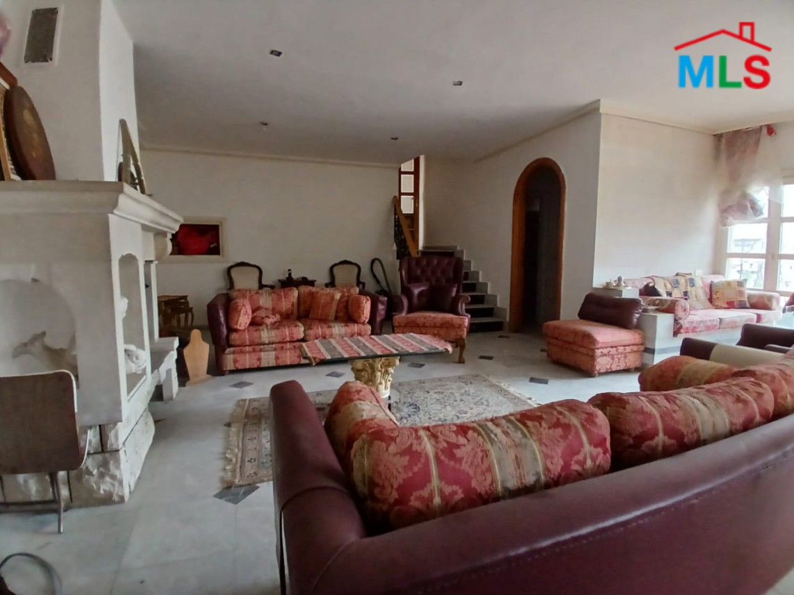 Spacious Traditional Villa On Land For Sale In Rabweh
