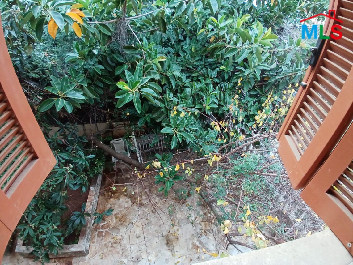 Spacious Traditional Villa On Land For Sale In Rabweh