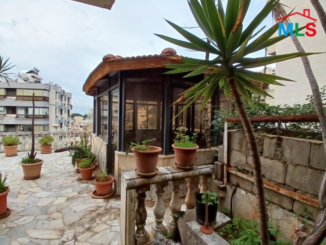 Spacious Traditional Villa On Land For Sale In Rabweh