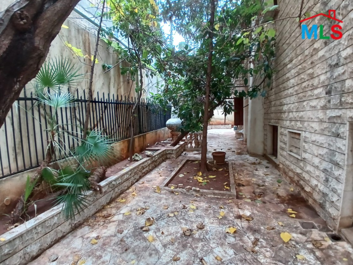 Spacious Traditional Villa On Land For Sale In Rabweh