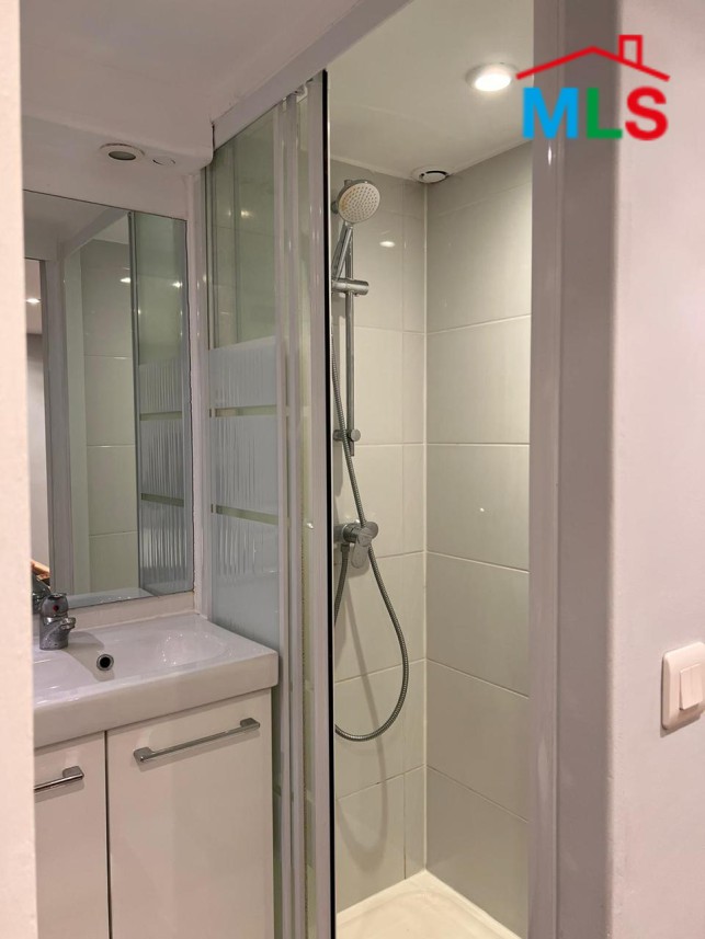Furnished Cozy Studio for Sale In Paris VIIIème - 24 m²