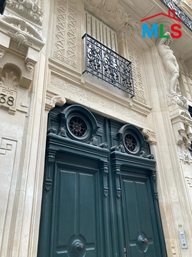 Furnished Cozy Studio for Sale In Paris VIIIème - 24 m²