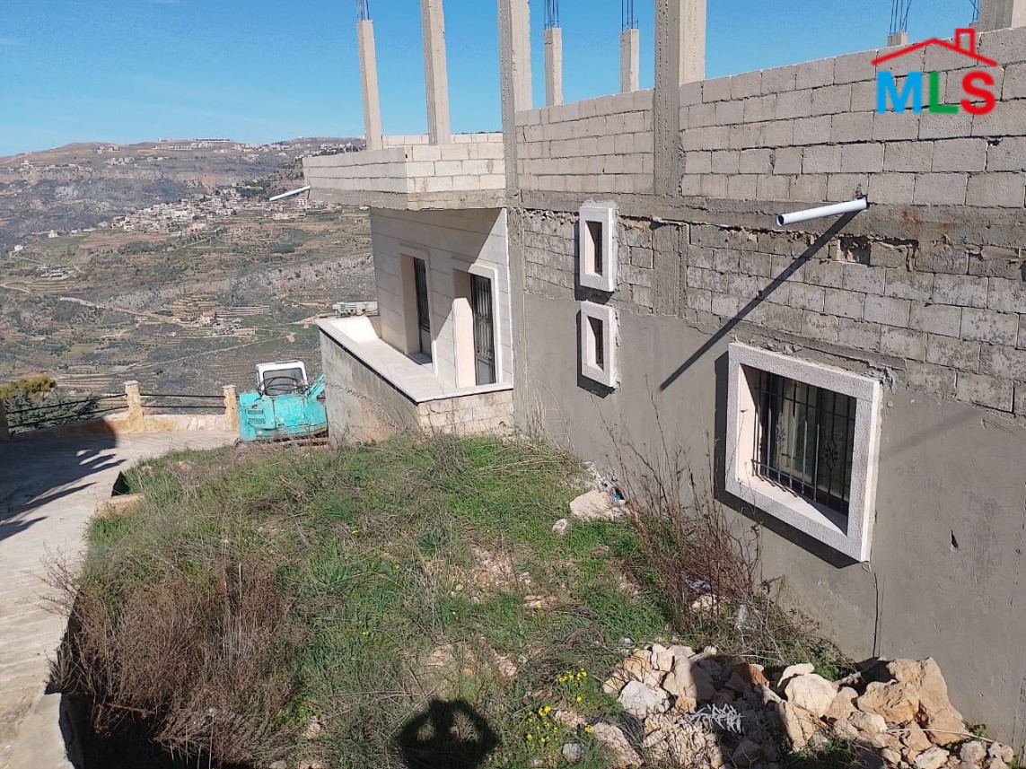 A 900 SQM Land for Sale In Mreijat