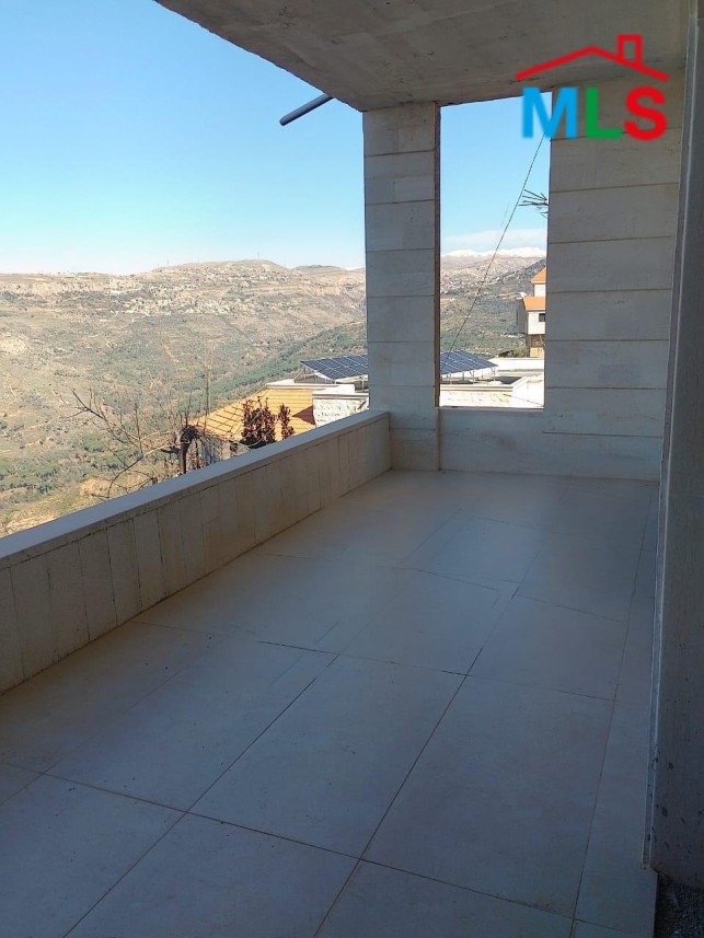 A 900 SQM Land for Sale In Mreijat