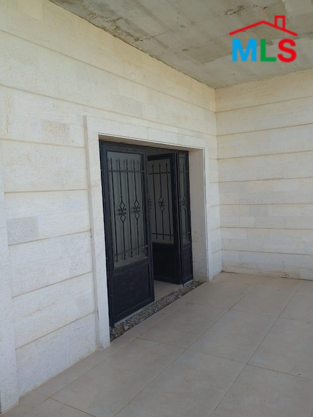A 900 SQM Land for Sale In Mreijat