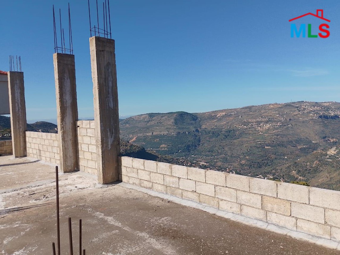 A 900 SQM Land for Sale In Mreijat
