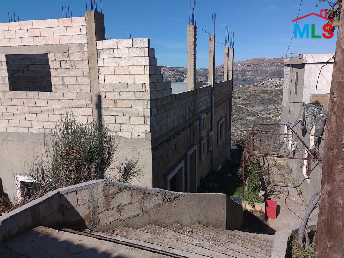 A 900 SQM Land for Sale In Mreijat