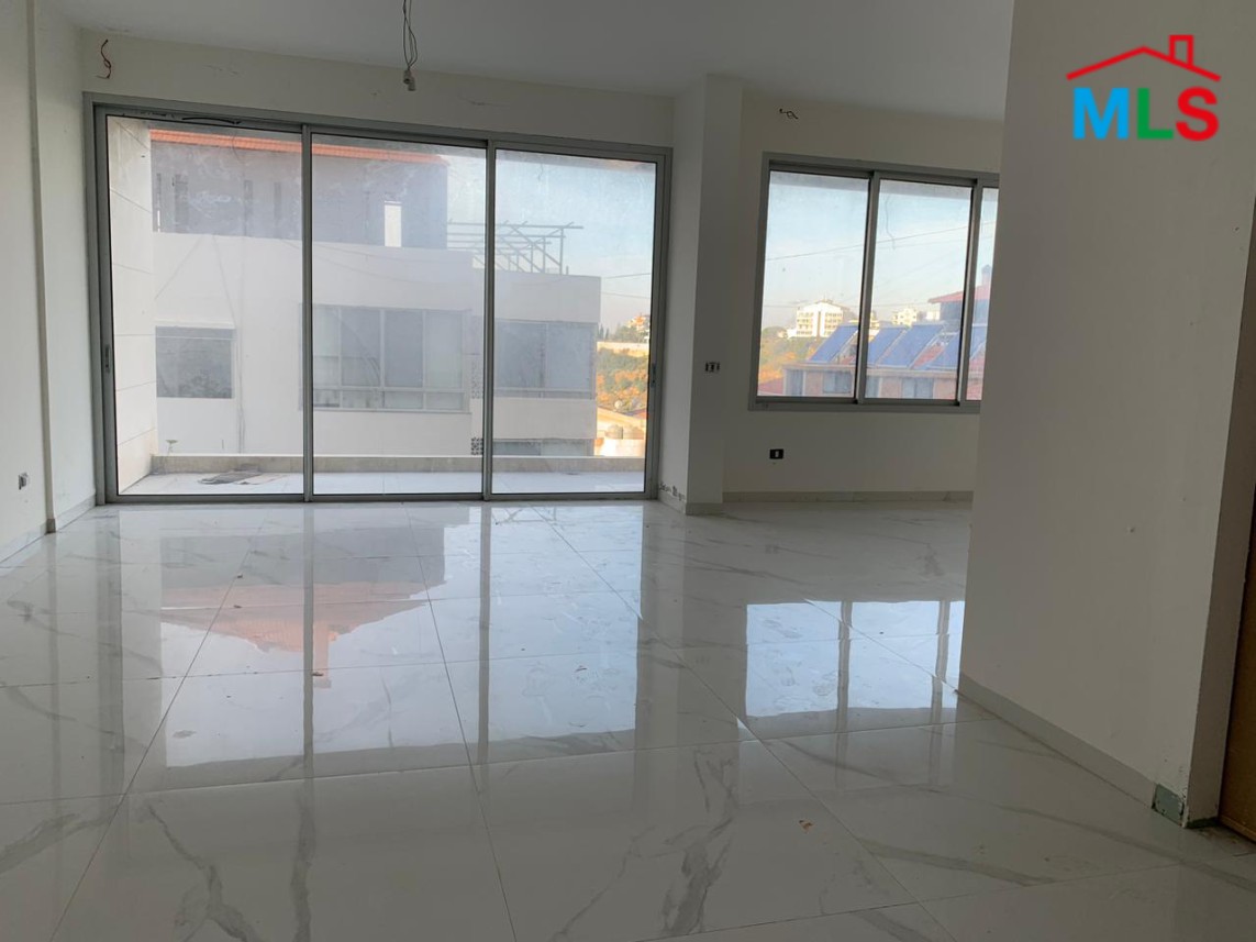 Spacious Apartment With Garden for Sale In Monteverde
