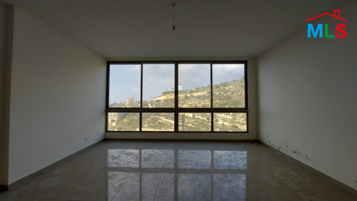 Apartment for Sale In Halat In A New Building