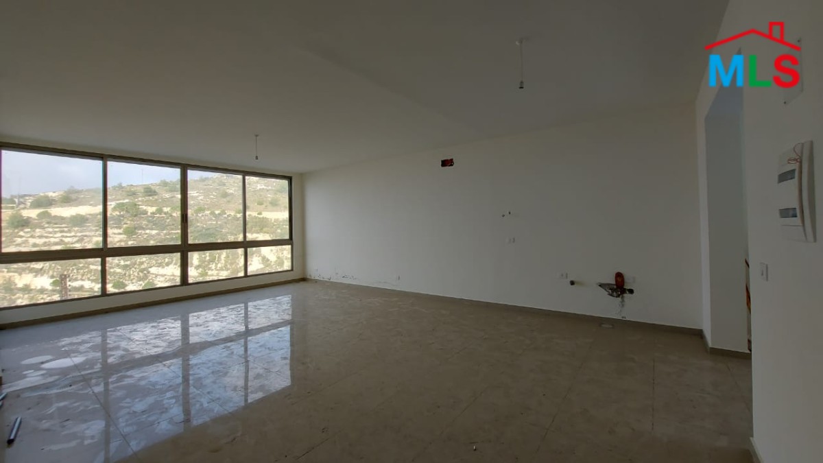 Apartment for Sale In Halat In A New Building