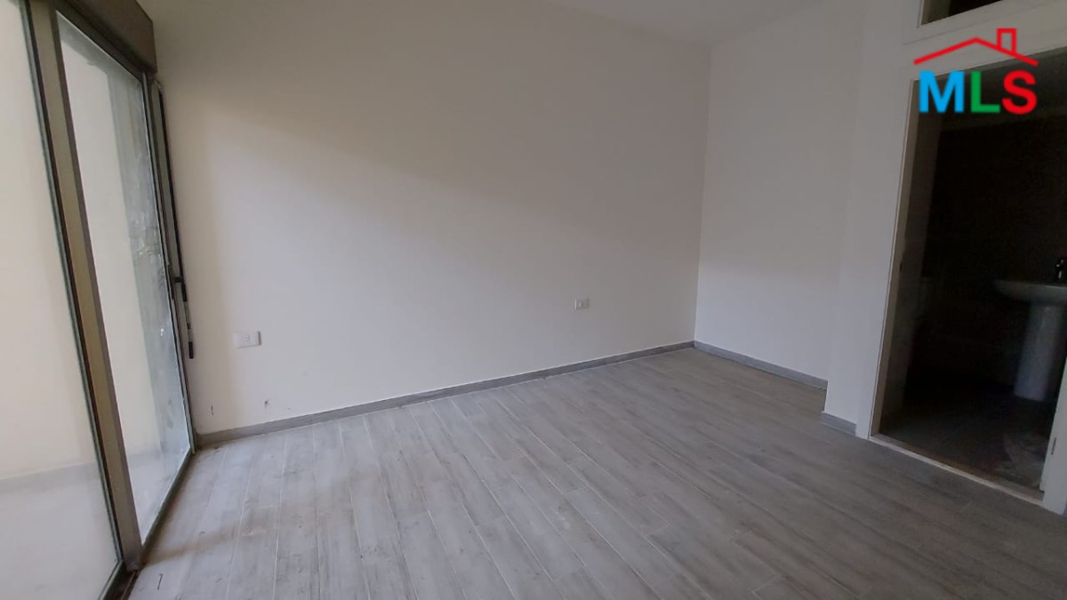 Apartment for Sale In Halat In A New Building
