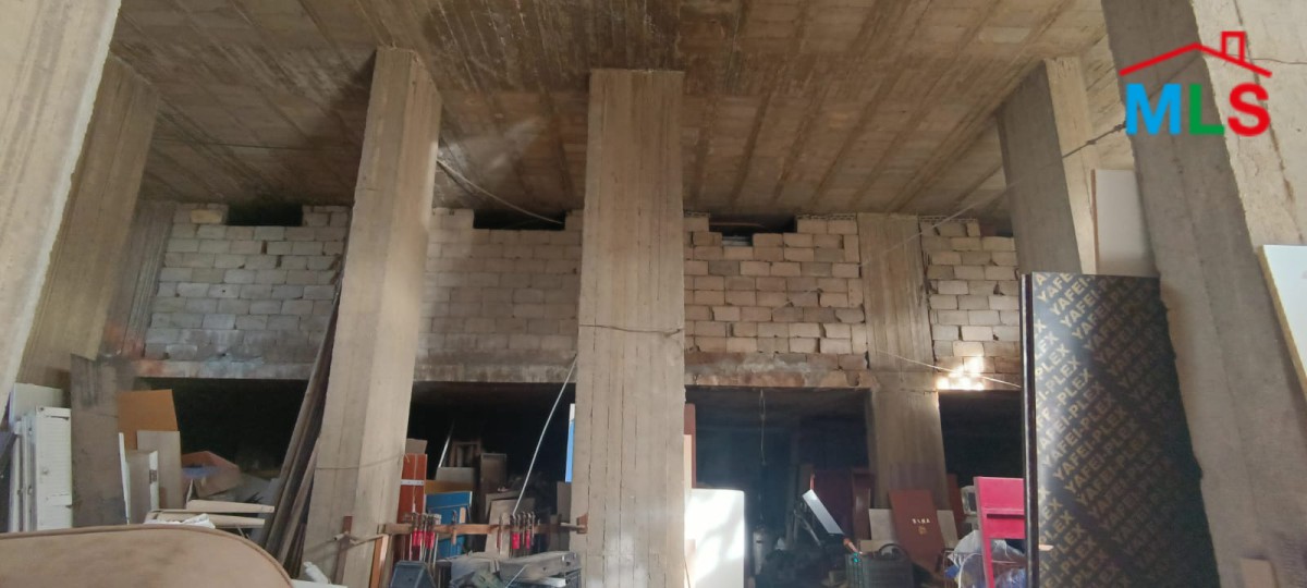 A Warehouse With High Ceiling for Sale In Jeita