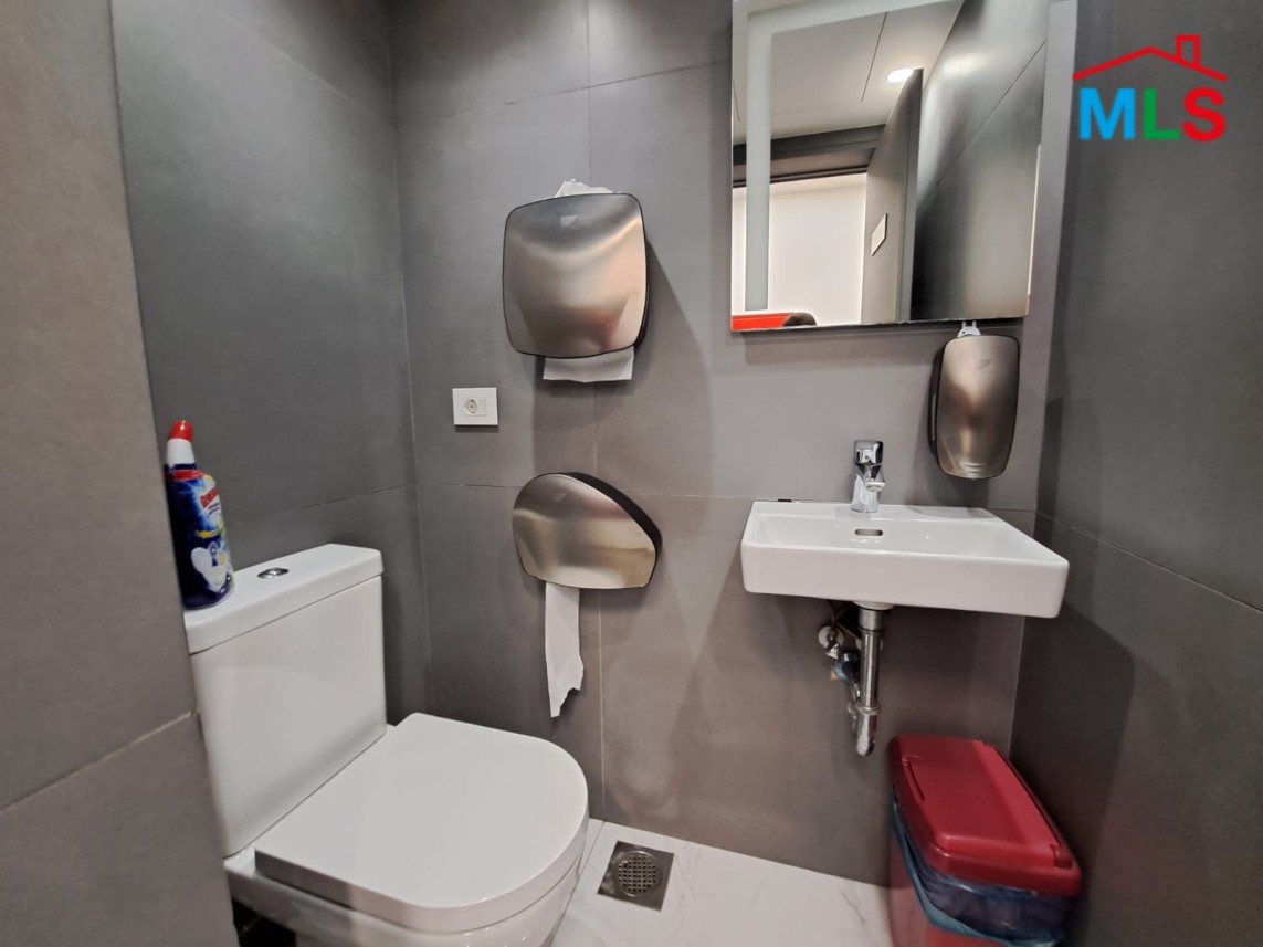 Spacious Decorated Office For Sale In A High-End Tower In Sin Fil - 24/7 Elct.