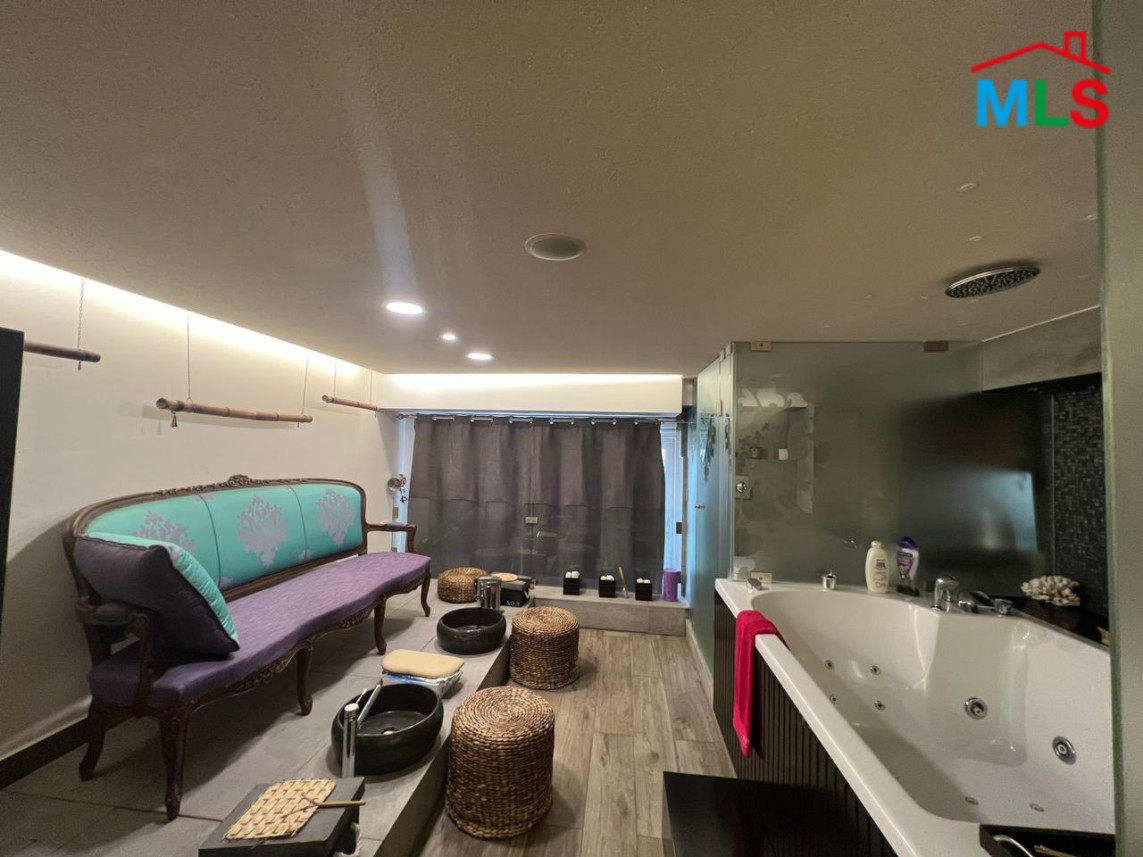 Fully Equipped 3-Floor Shop for Beauty Clinic and Spa for Sale in Adma