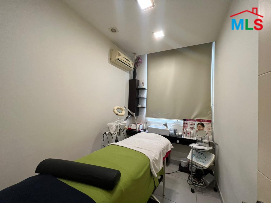 Fully Equipped 3-Floor Shop for Beauty Clinic and Spa for Sale in Adma
