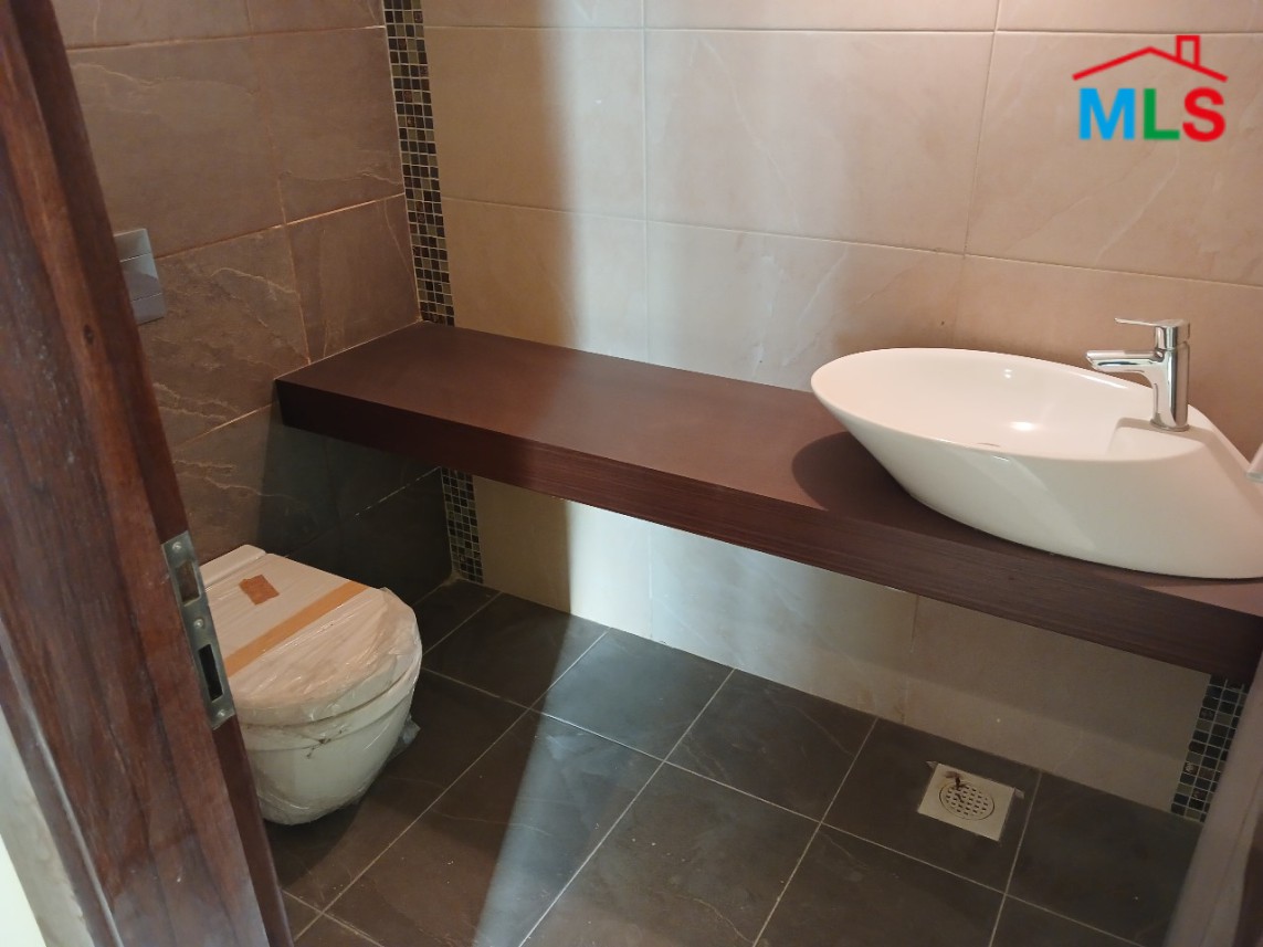 Spacious Apartment With Garden for Sale in Monteverde