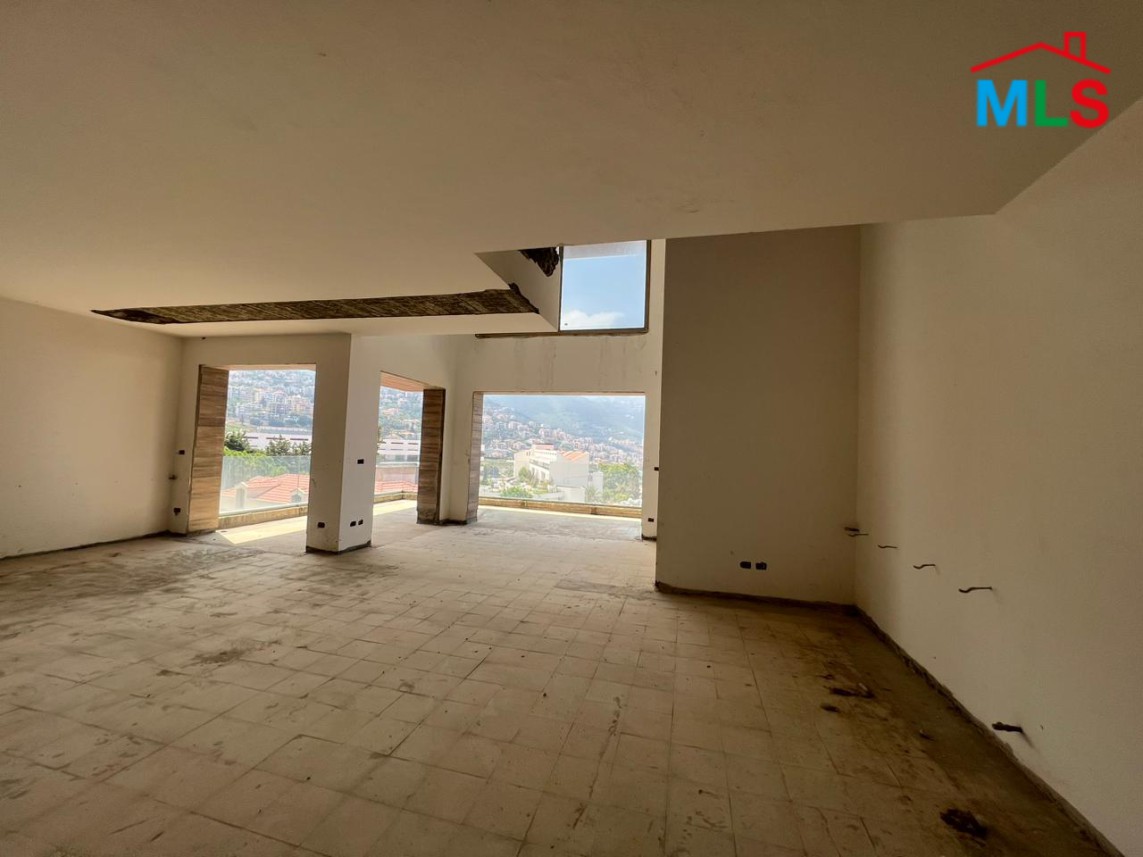Duplex Apartment with unblocked sea view for Sale in Adma