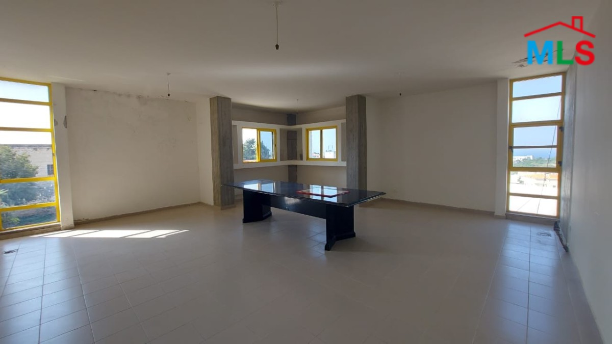 Office for Sale in Aamchit In A Well Known Center