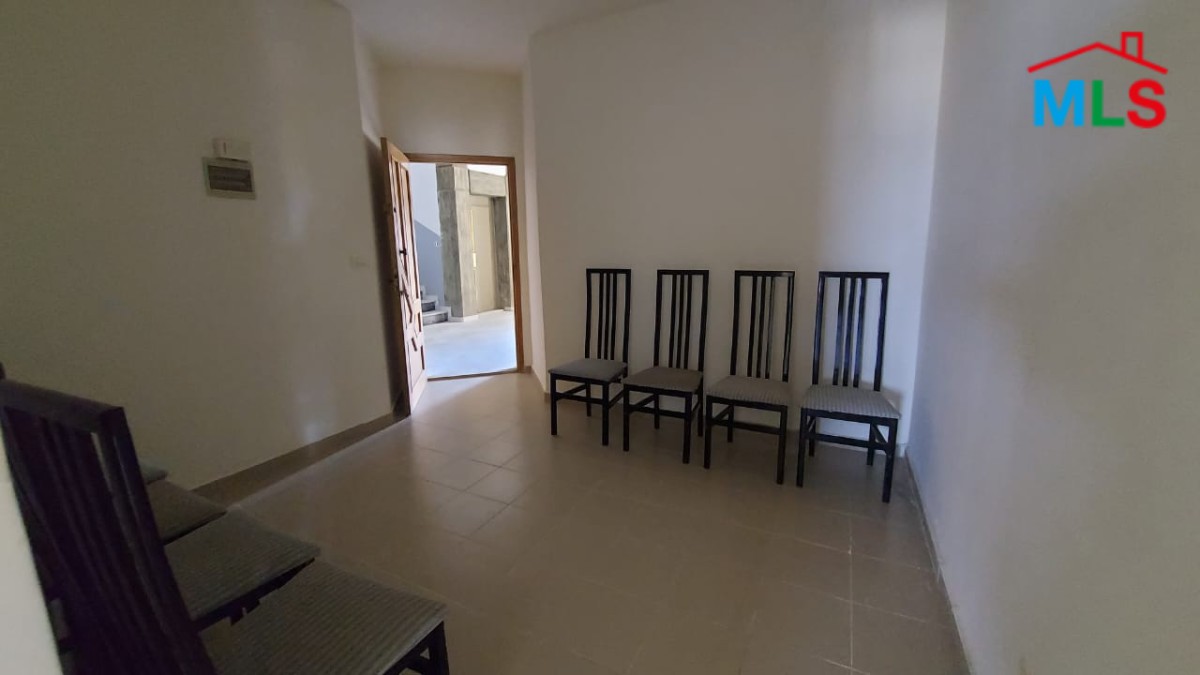 Office for Sale in Aamchit In A Well Known Center