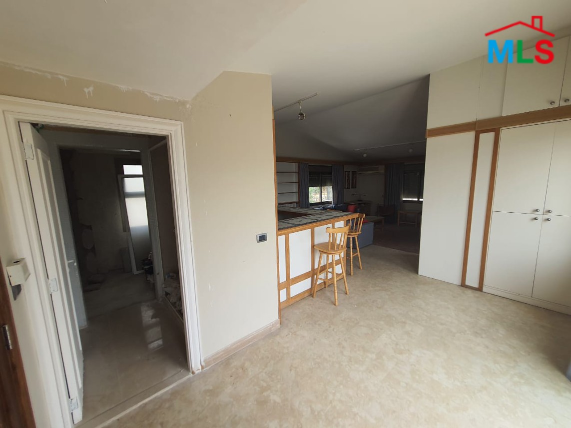 Semi-Furnished One Bedroom Apartment for Sale In Mansourieh