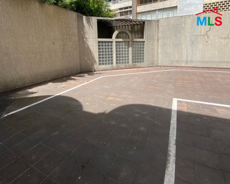 217 SQM Shop with Terrace for Sale In Hamra, Ras Beirut