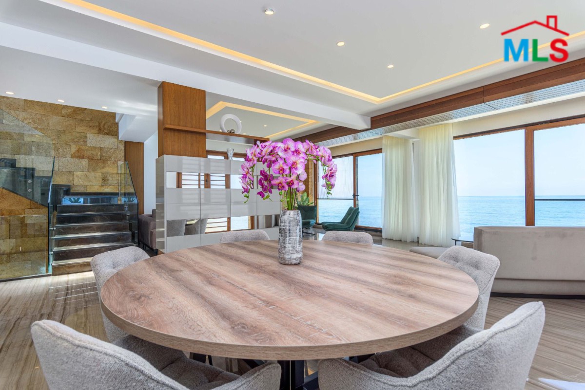 High-End Villa for Sale in Halat