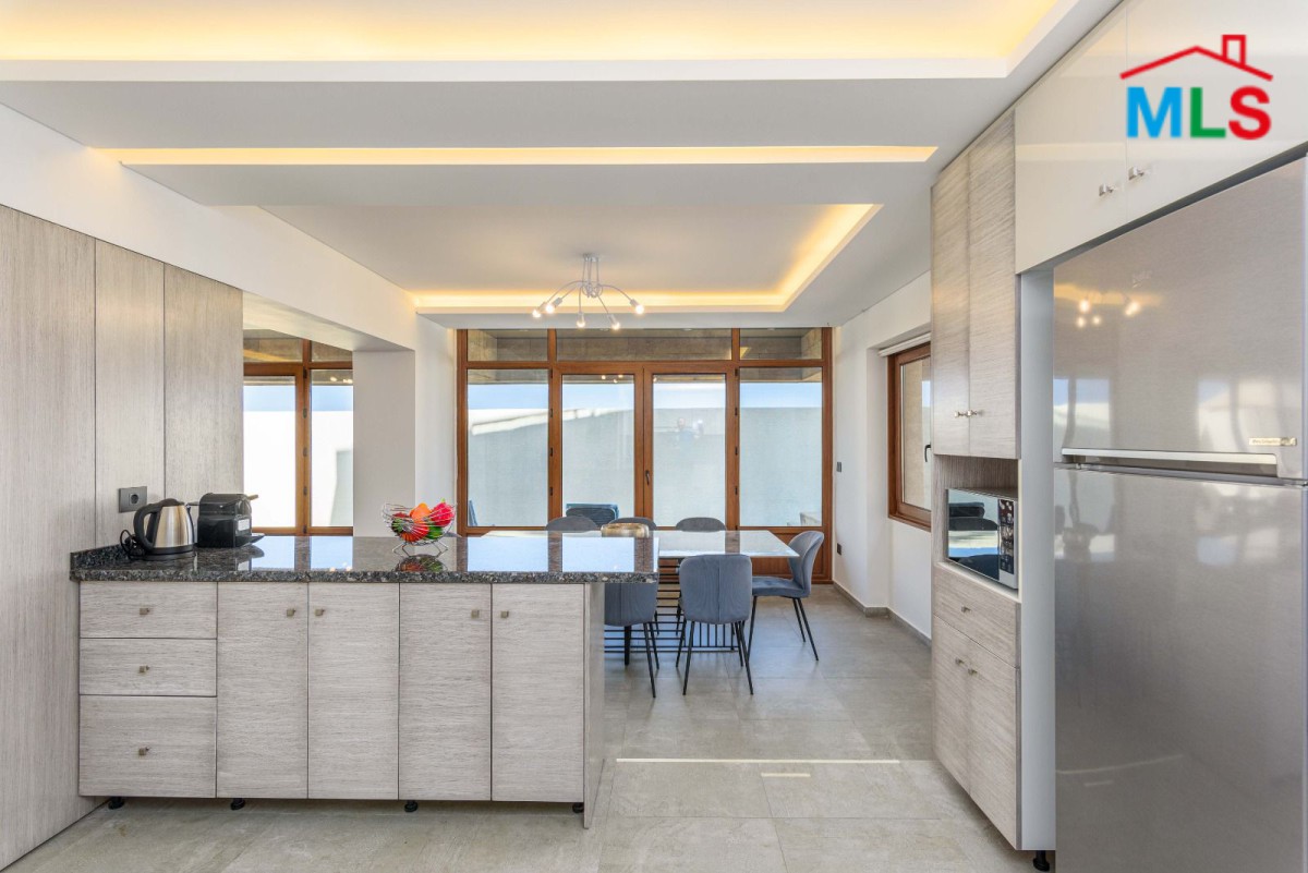 High-End Villa for Sale in Halat