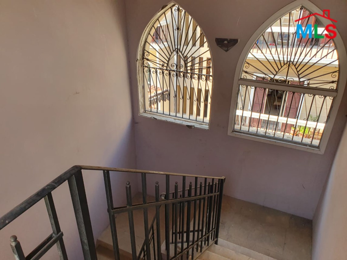 Building of 3 Floors with Front Garden for Sale in Achrafieh