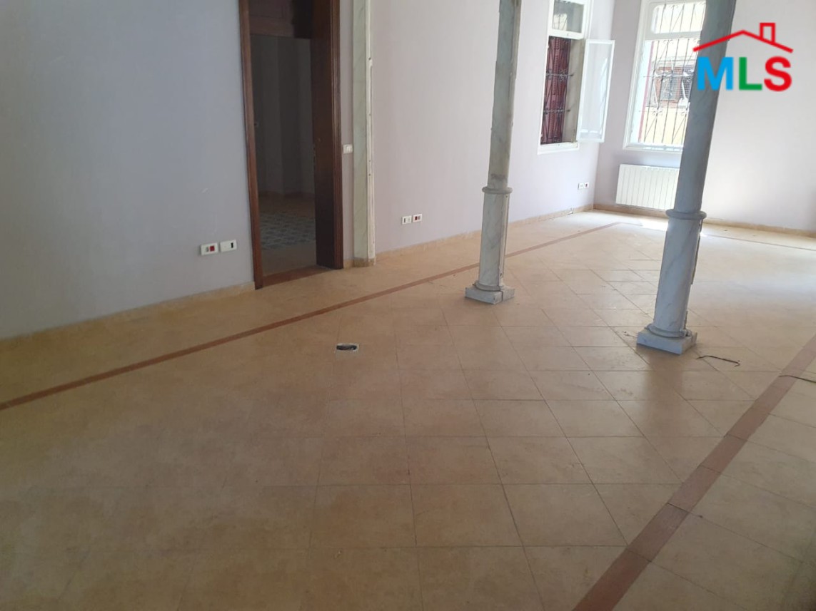 Building of 3 Floors with Front Garden for Sale in Achrafieh
