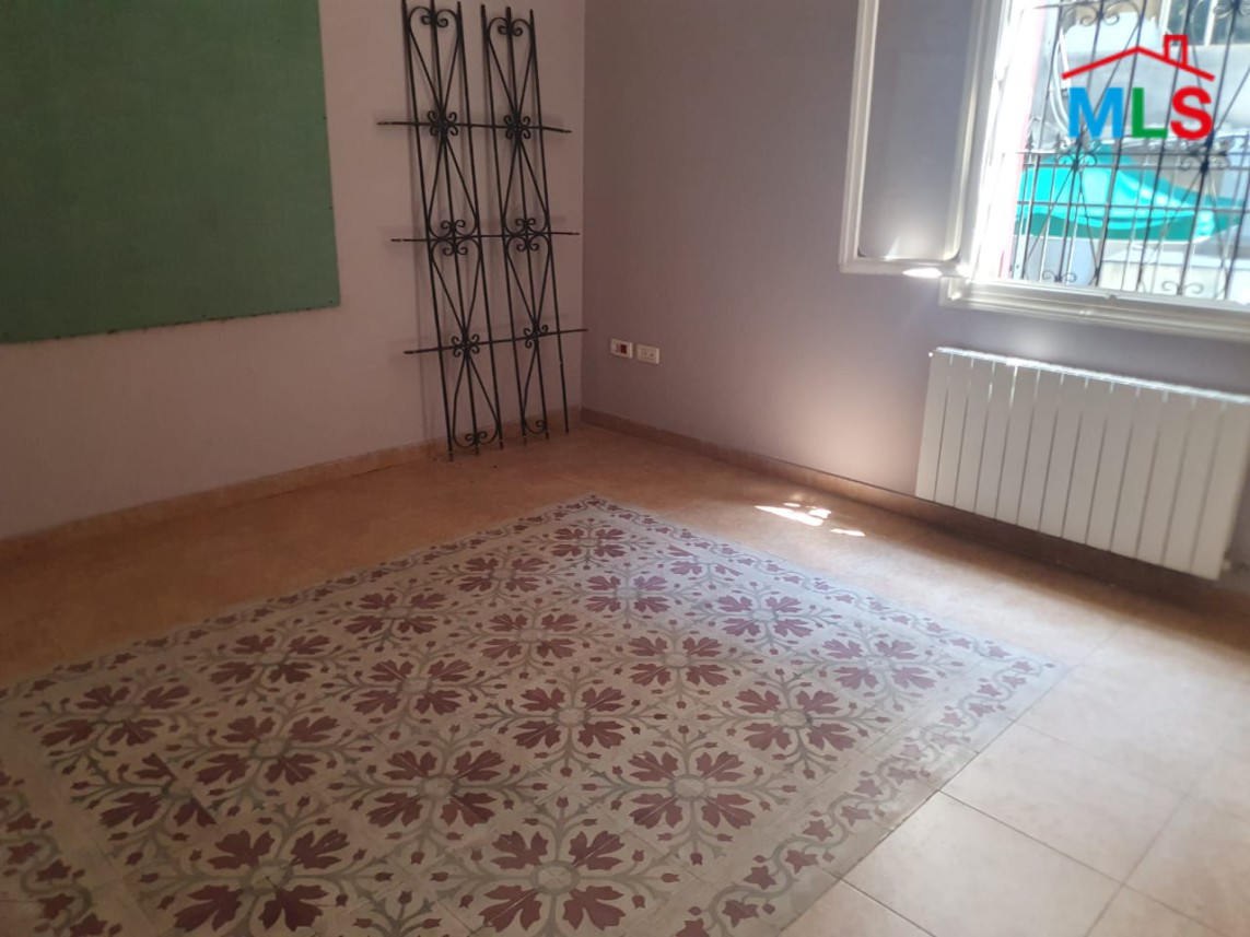 Building of 3 Floors with Front Garden for Sale in Achrafieh