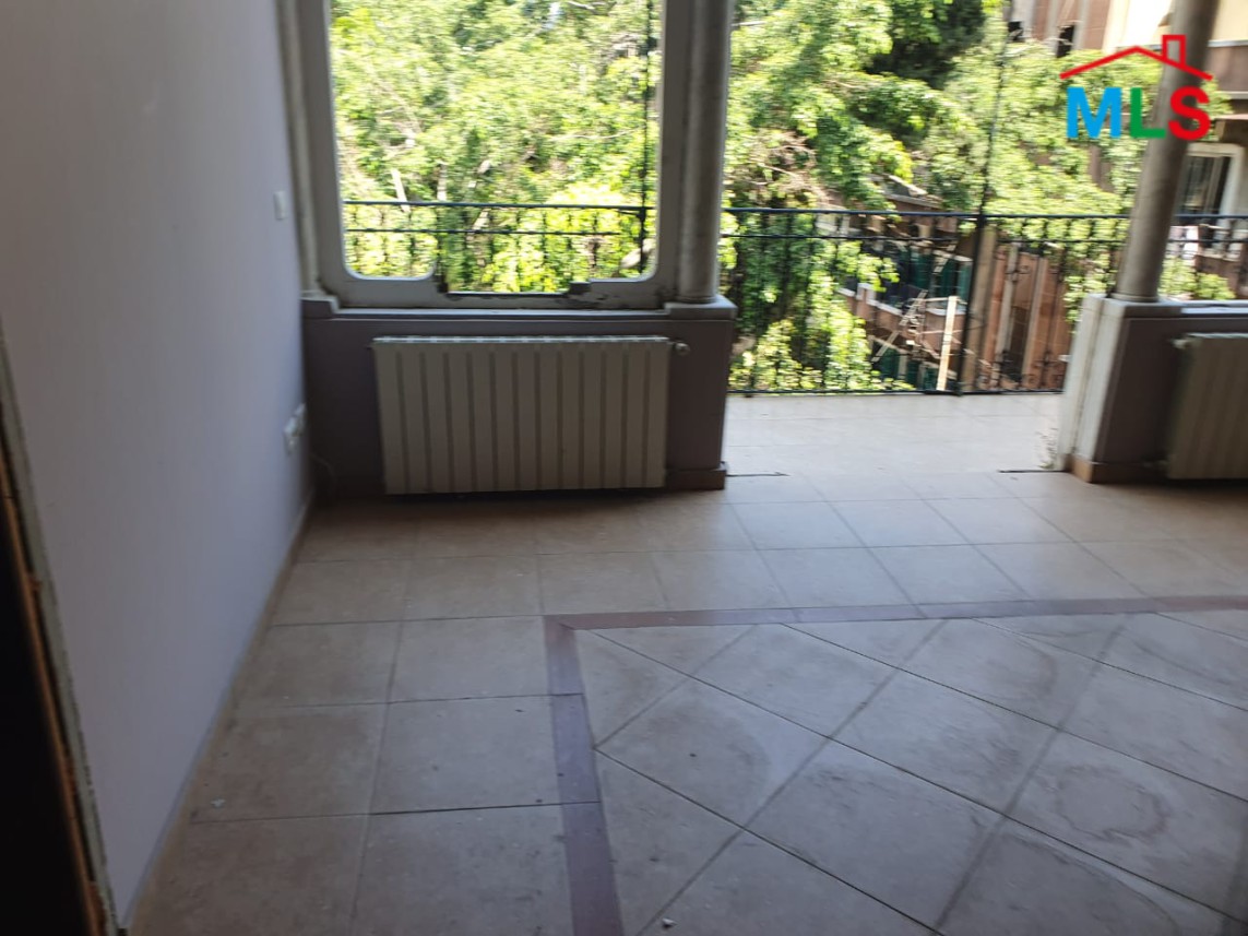 Building of 3 Floors with Front Garden for Sale in Achrafieh
