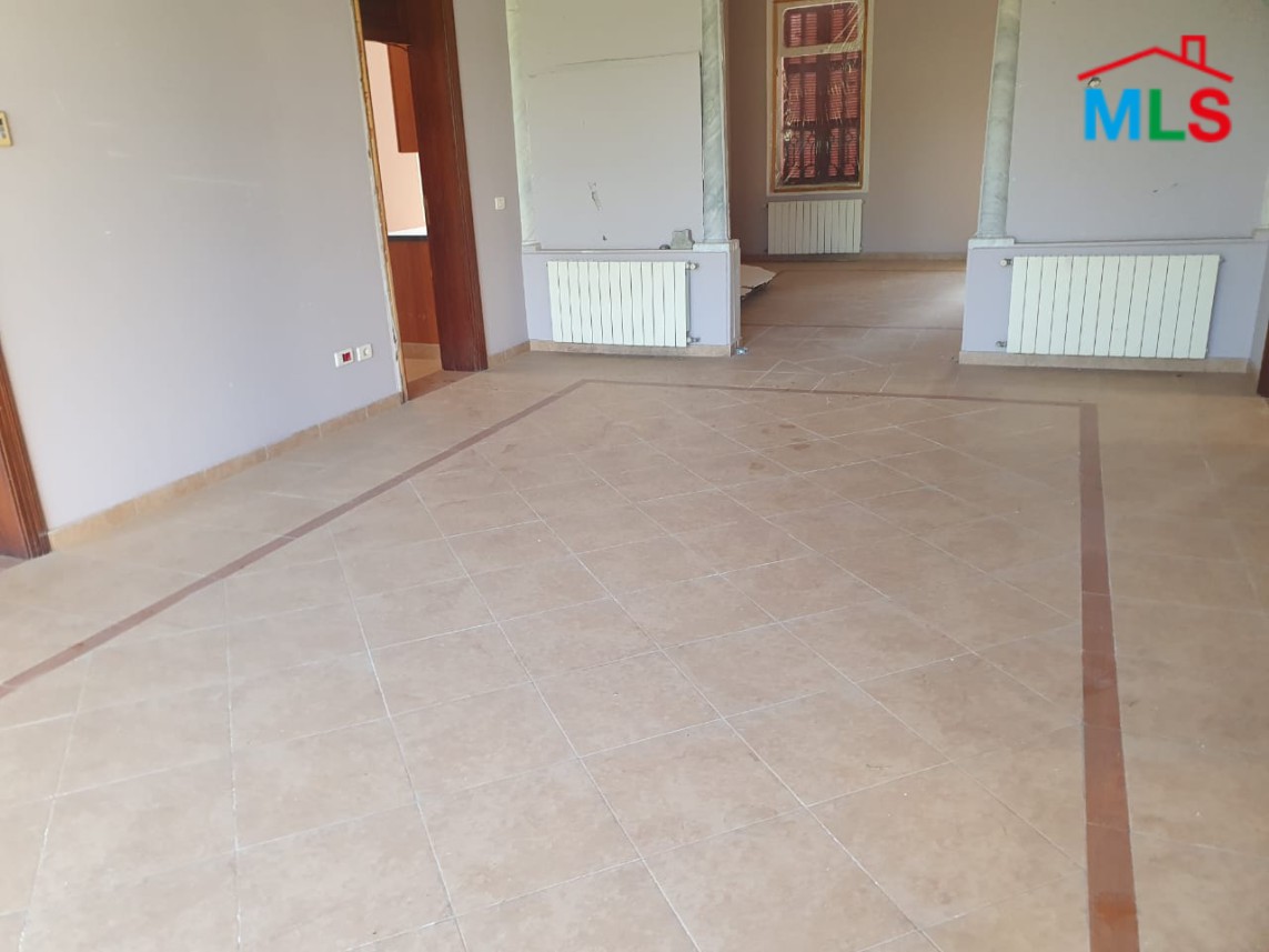 Building of 3 Floors with Front Garden for Sale in Achrafieh