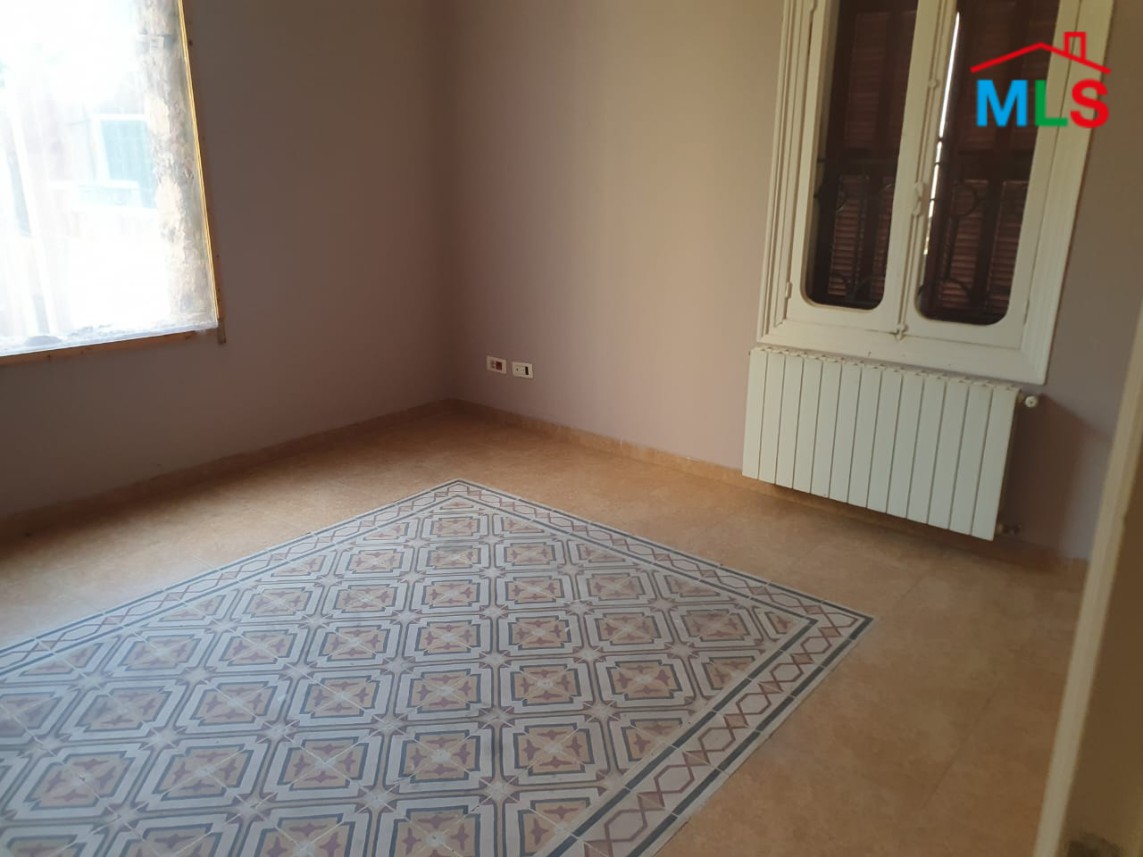 Building of 3 Floors with Front Garden for Sale in Achrafieh