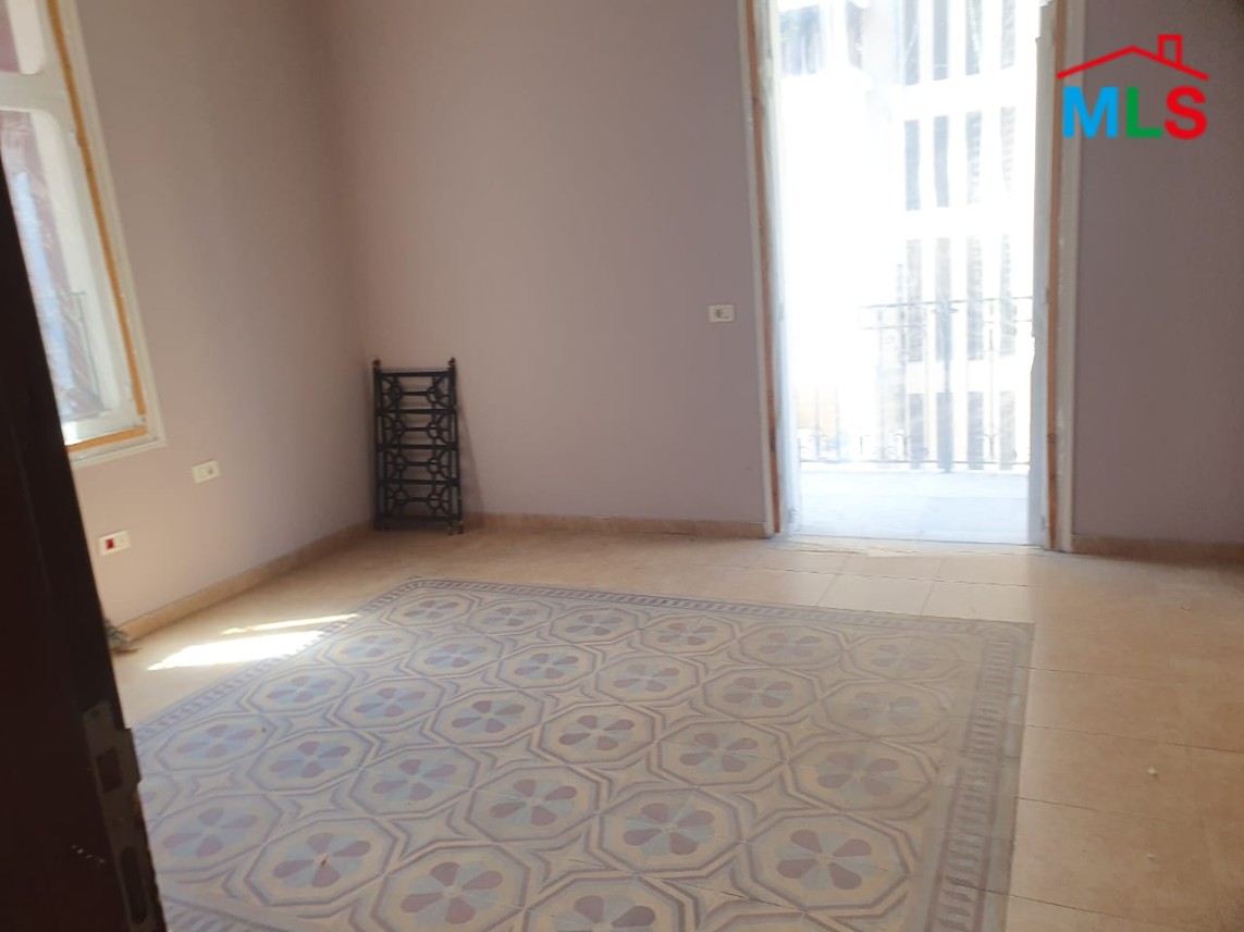 Building of 3 Floors with Front Garden for Sale in Achrafieh