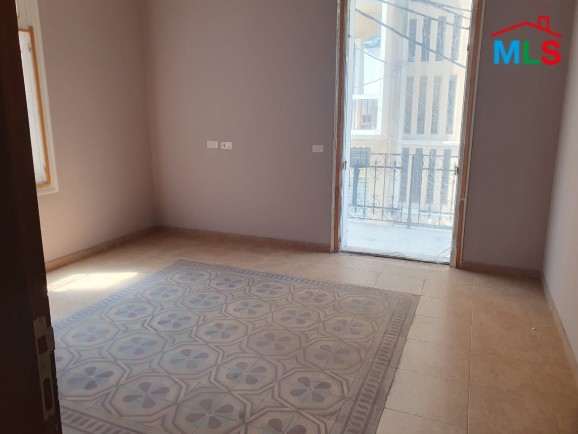Building of 3 Floors with Front Garden for Sale in Achrafieh